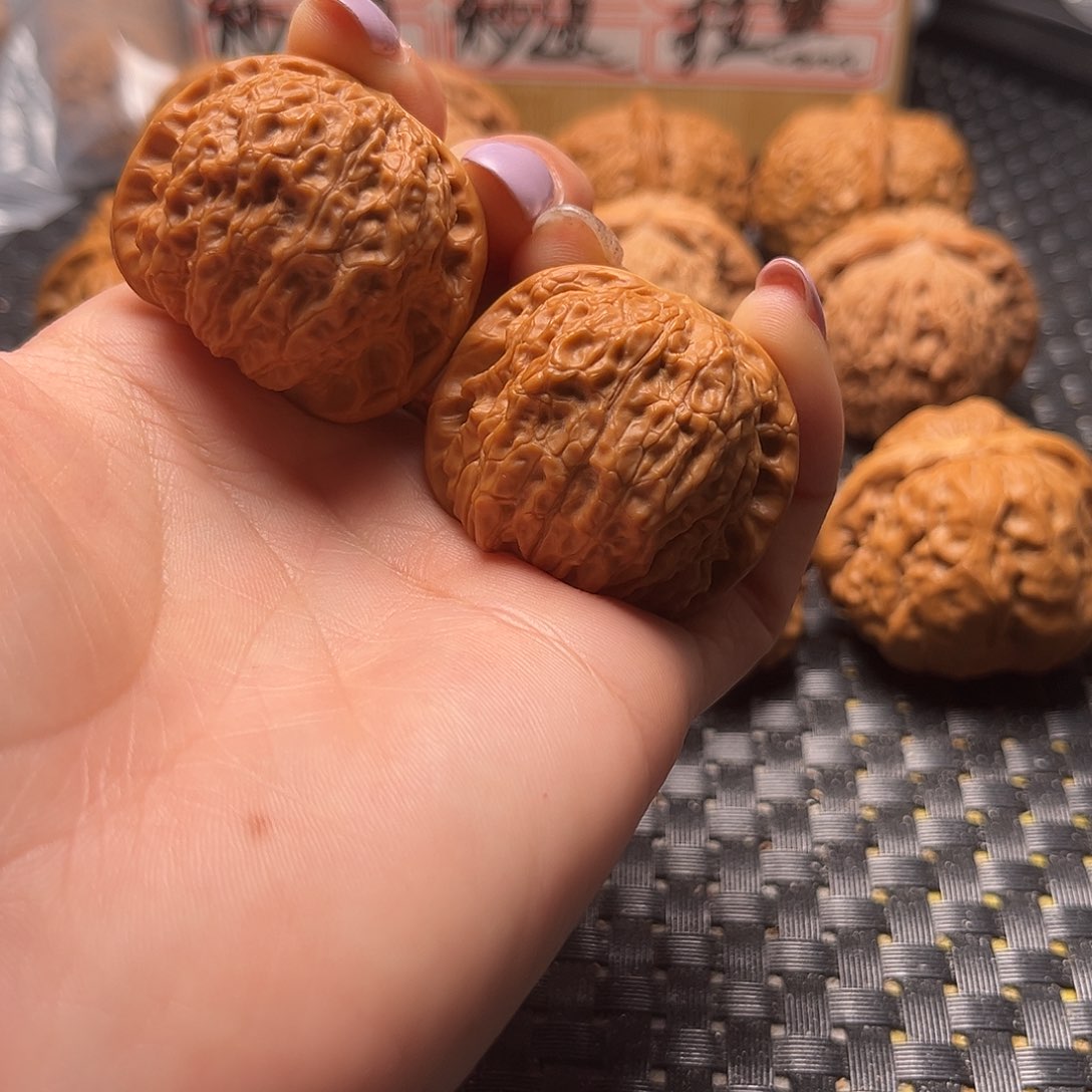 文玩核桃把件血麒麟