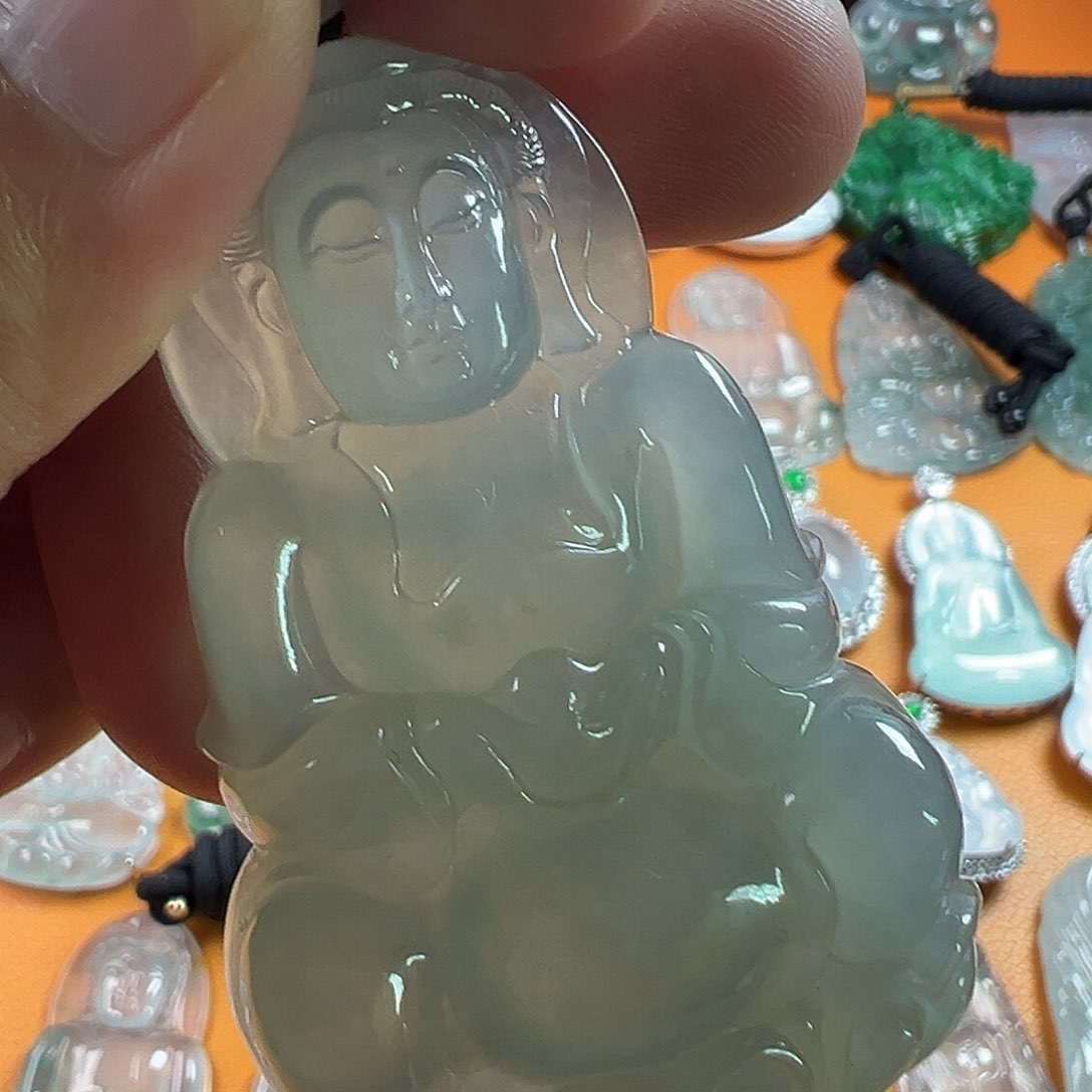 翡翠颈饰未镶嵌正装观音