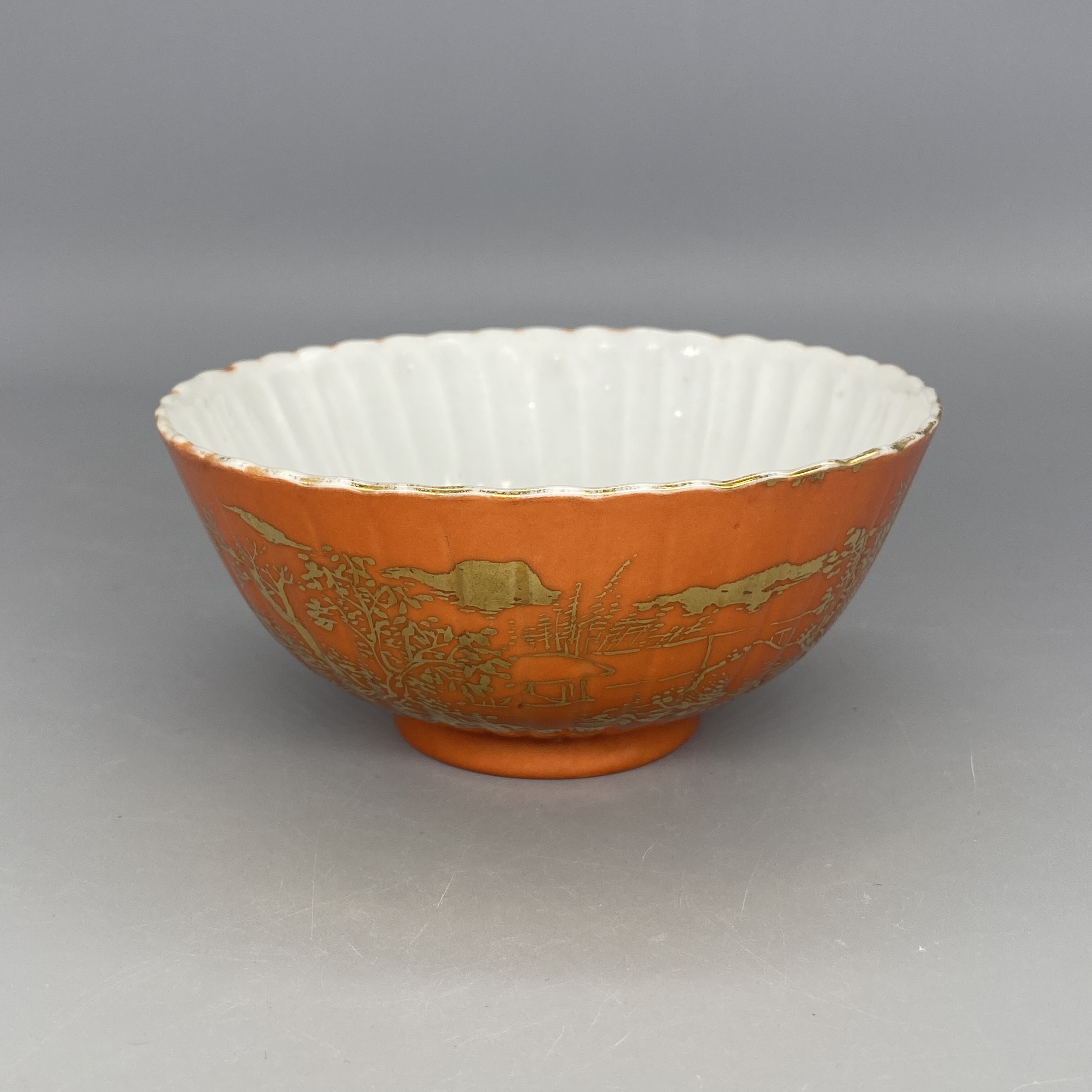 72412017*晚清珊瑚红描金山水纹菊瓣碗/瓷器七/江苏省文物总店