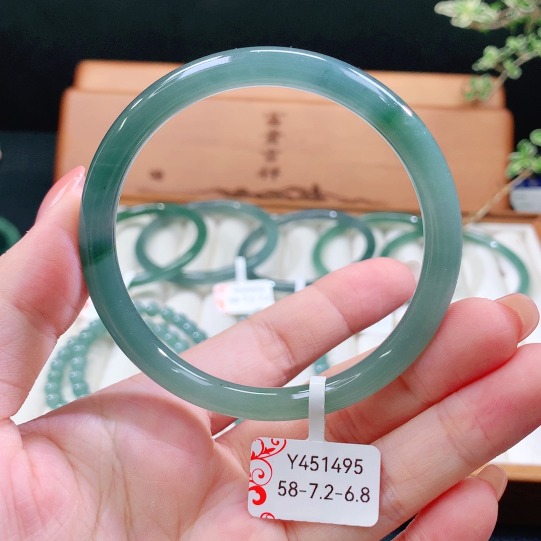 翡翠未镶嵌手镯天然