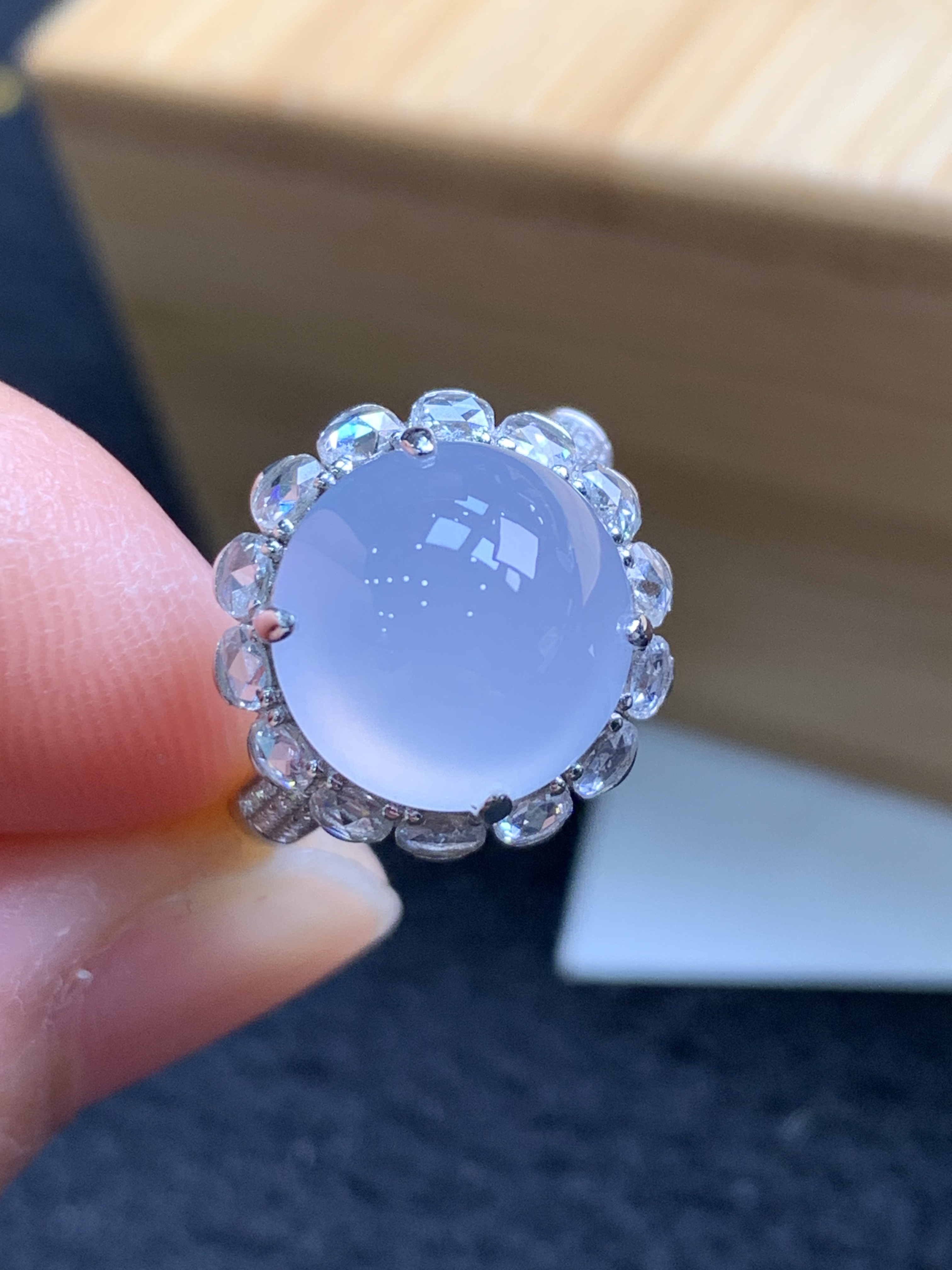 18K镶嵌缅甸A货翡翠冰蛋戒指女款气质