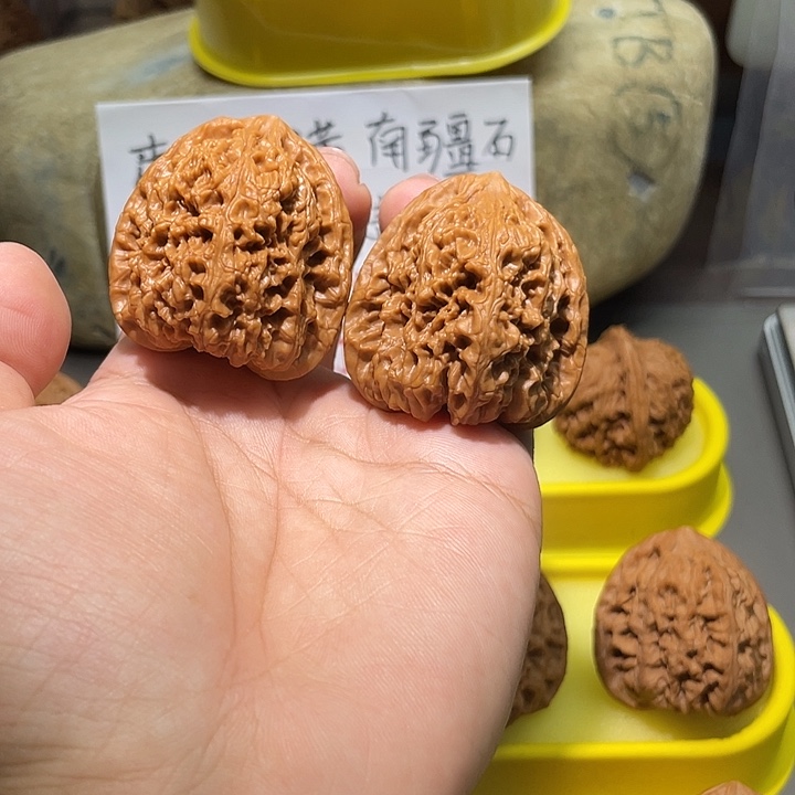 让***儿文玩核桃把件9号，40尺全品南疆石
