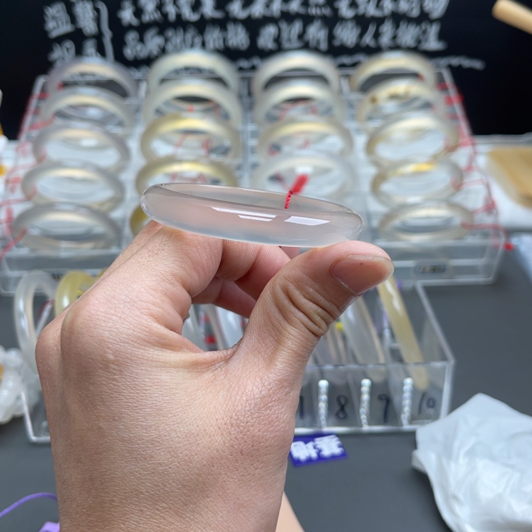 玛瑙/玉髓手镯未镶嵌s****s