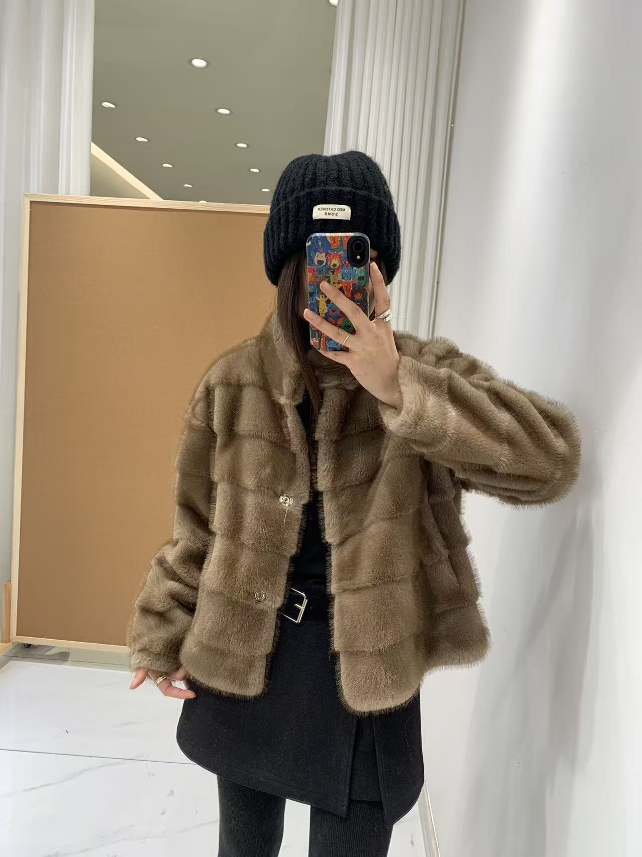 可米 新款 气质短款时尚横条毛毛外套 8809