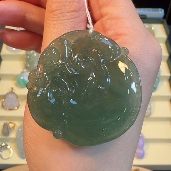 翡翠未镶嵌挂件如意