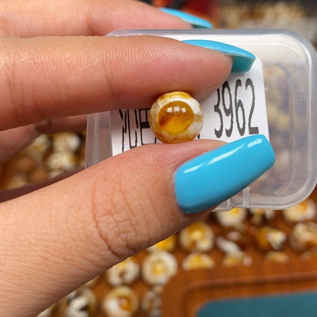 蜜蜡未镶嵌珠宝奇石3962