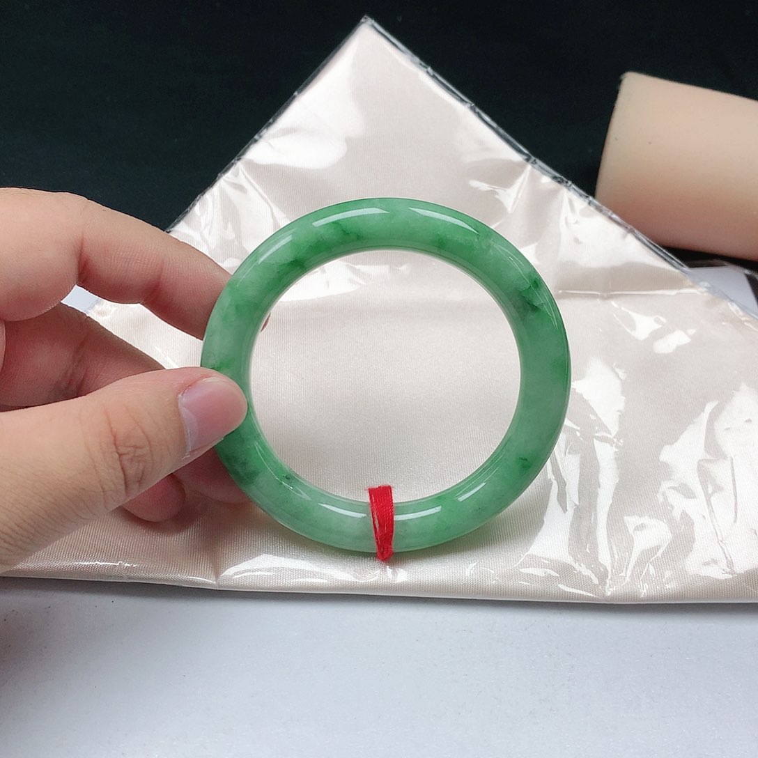 翡翠手镯未镶嵌翡翠121