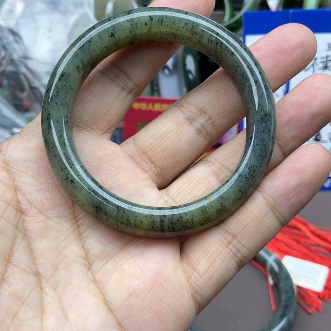 和田玉手镯未镶嵌玲