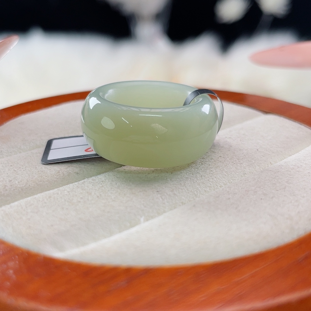 和田玉未镶嵌戒指l17。奶蓝带糖轮胎。16.4。不退换