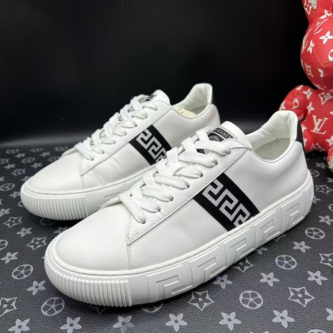 95新 VERSACE/范思哲 男士白色织带厚底板鞋40欧 Ddm3491   