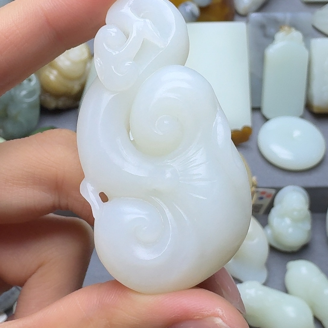 和田玉颈饰未镶嵌