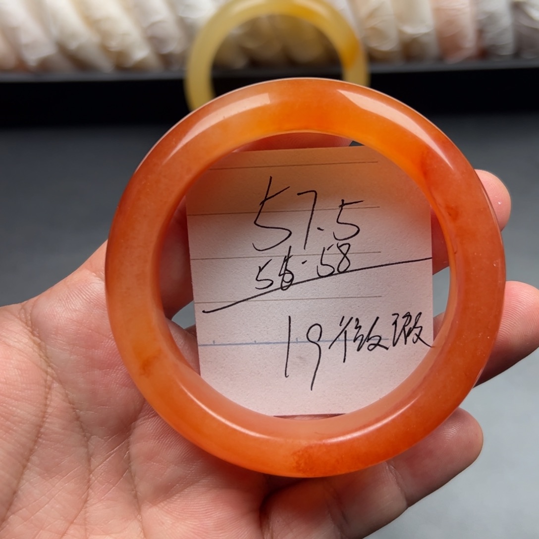 石英质玉（黄龙玉）手镯未镶嵌19