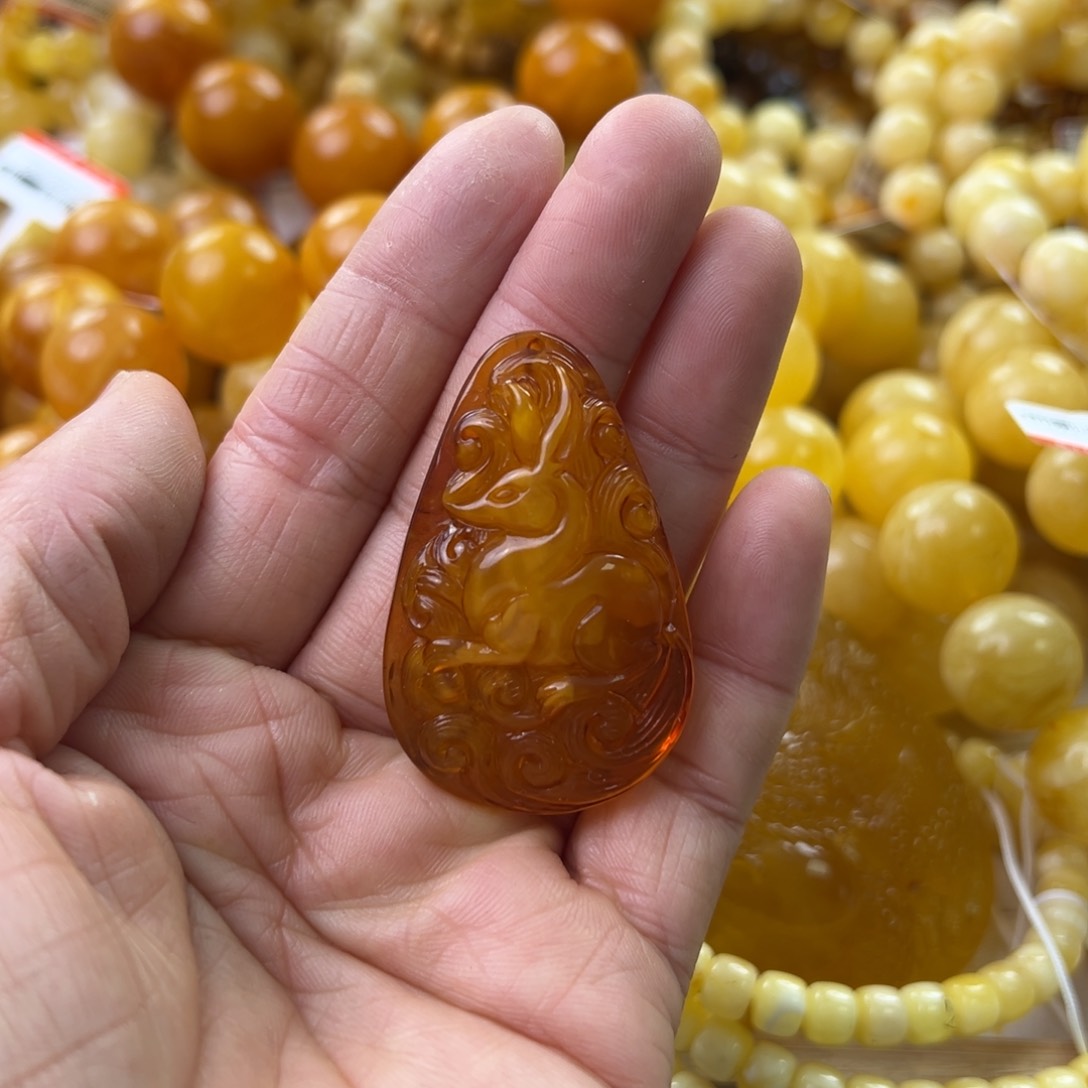 琥珀珠宝奇石未镶嵌