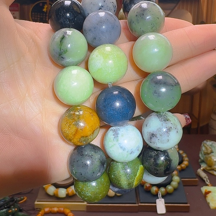 蛇纹石玉手串未镶嵌