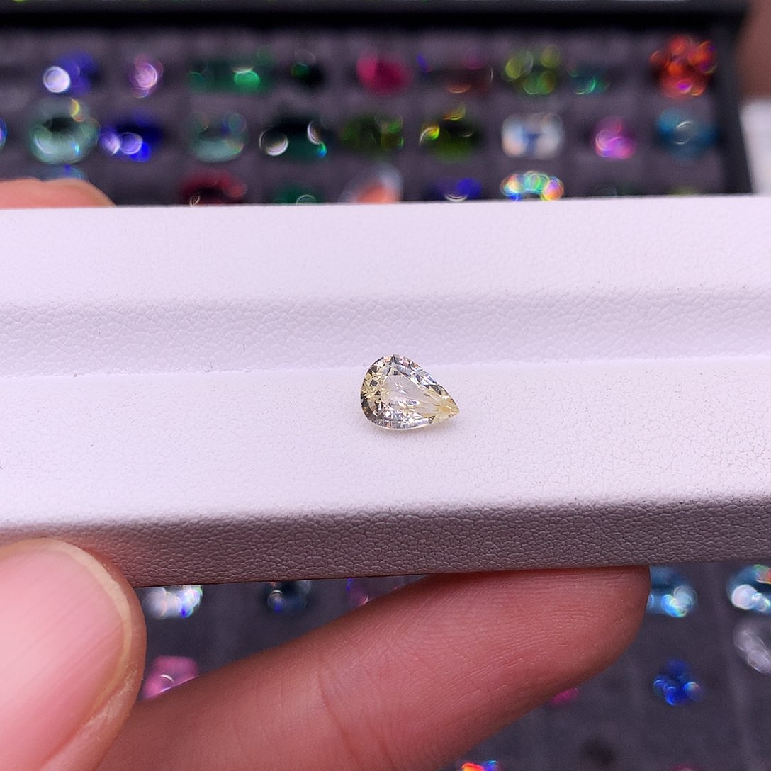 彩色蓝宝石裸石未镶嵌