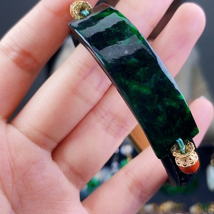 翡翠手镯未镶嵌饰品