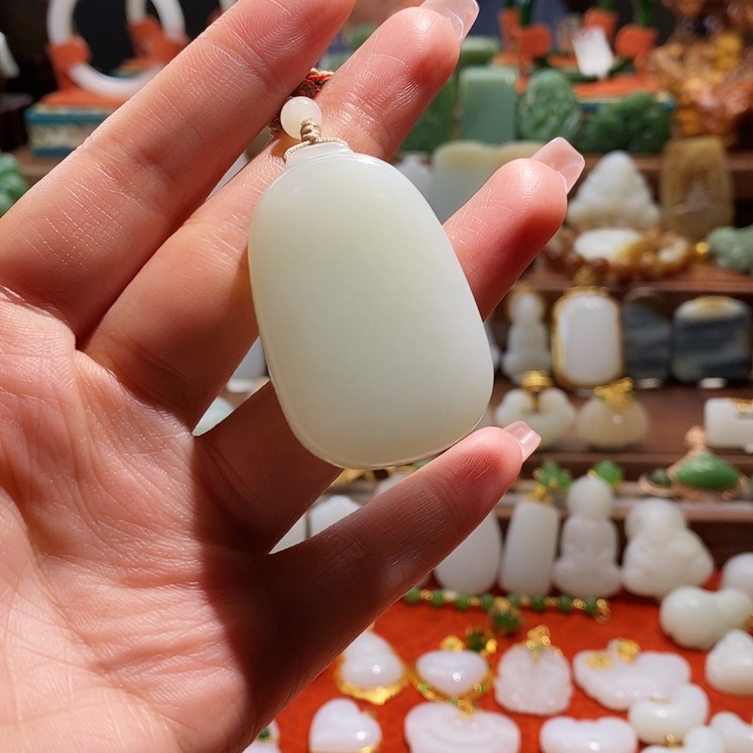 和田玉吊坠(不含链)未镶嵌崽*?