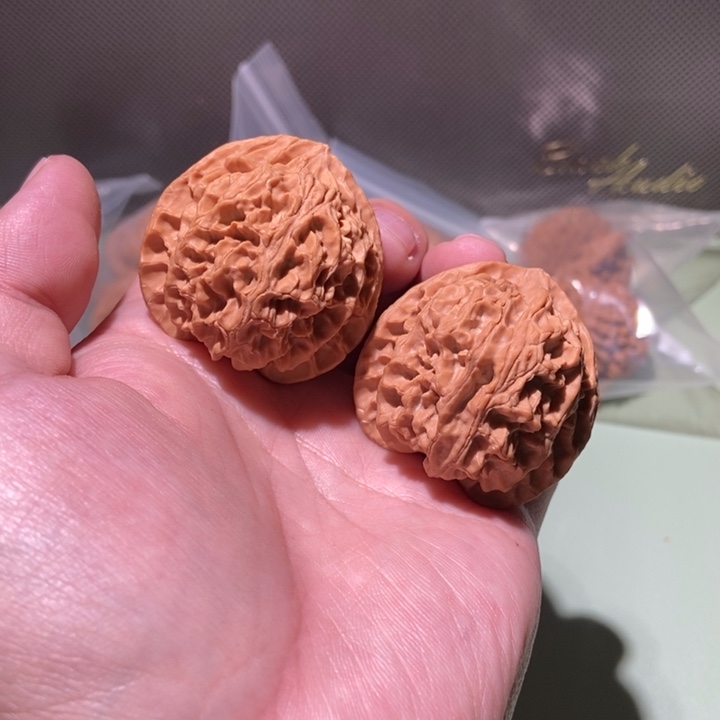 文玩核桃吊坠40苹果园 磕尖
