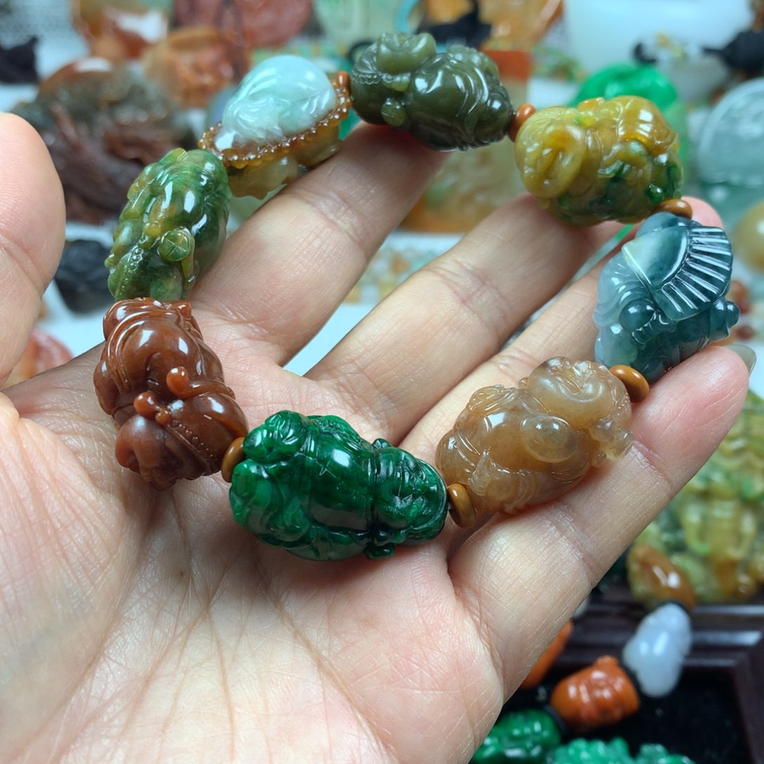 执***手翡翠未镶嵌颈饰手串