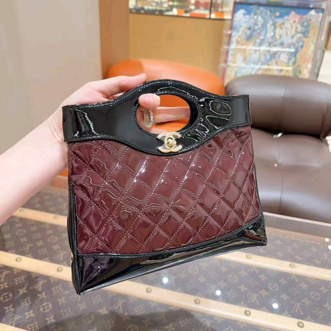 未使用 Chanel/香奈儿 23A 31bagmini黑拼酒红色漆皮淡金扣芯片款