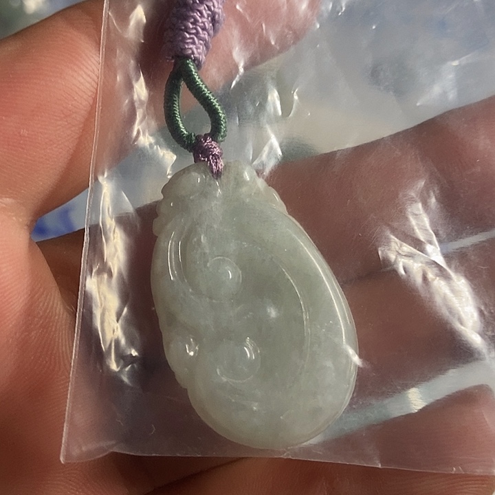 翡翠未镶嵌颈饰如意