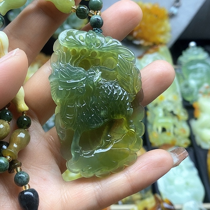 蛇纹石玉挂件未镶嵌