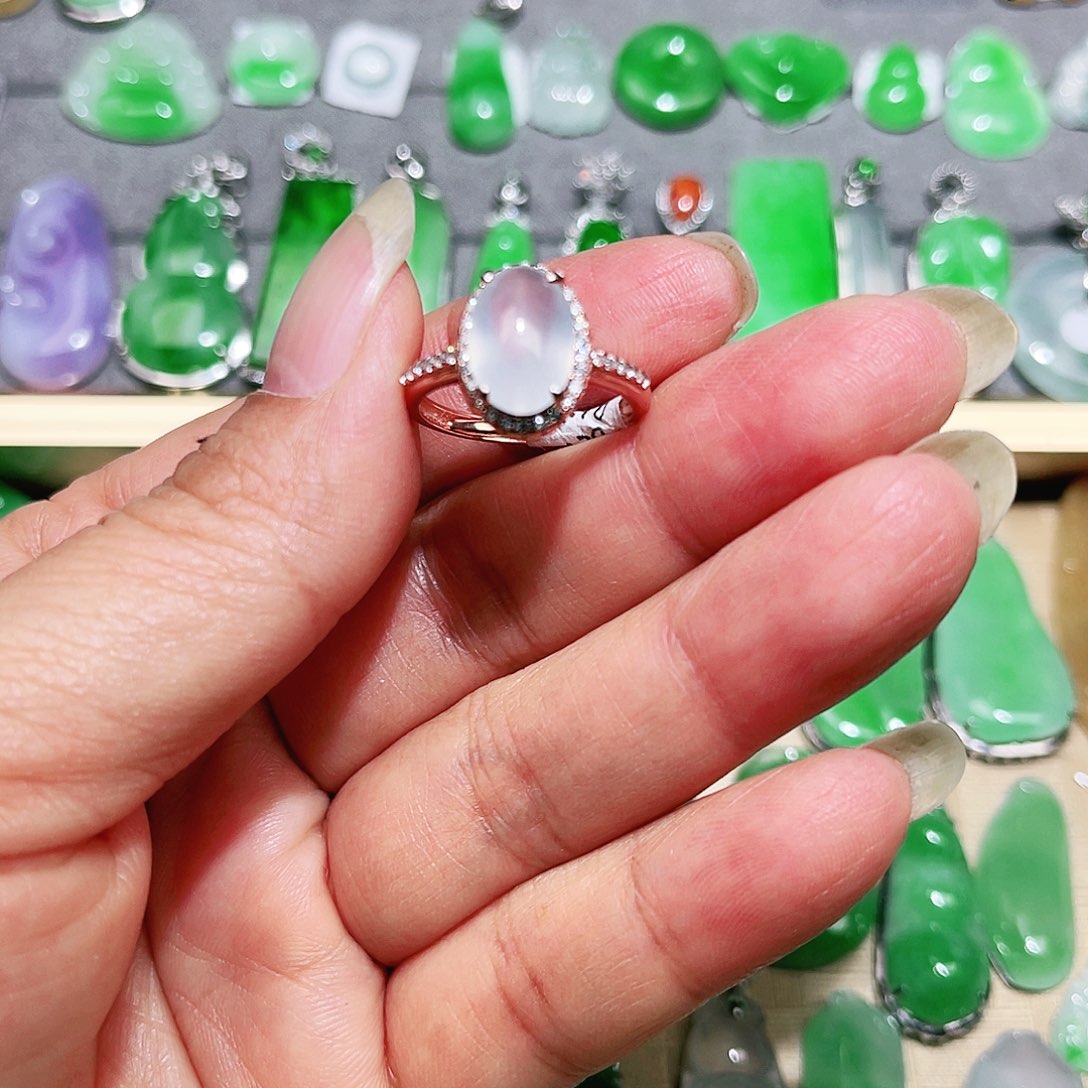 翡翠颈饰未镶嵌裸石