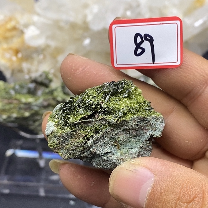 有机玻璃巴基斯坦绿莲石水晶共生89