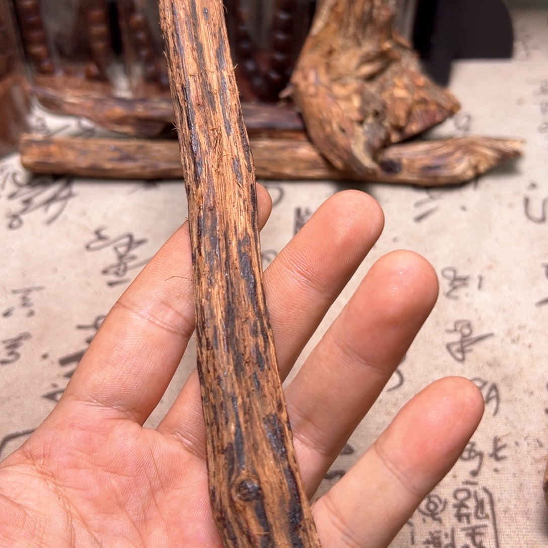 白***甲降真香海南大洲岛根部夹层料129克