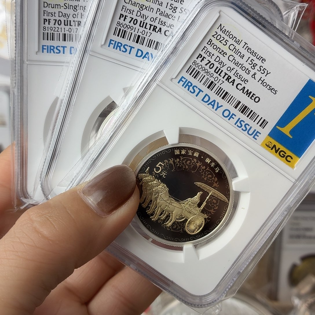 纯银2025年宝藏三组银币70分首日