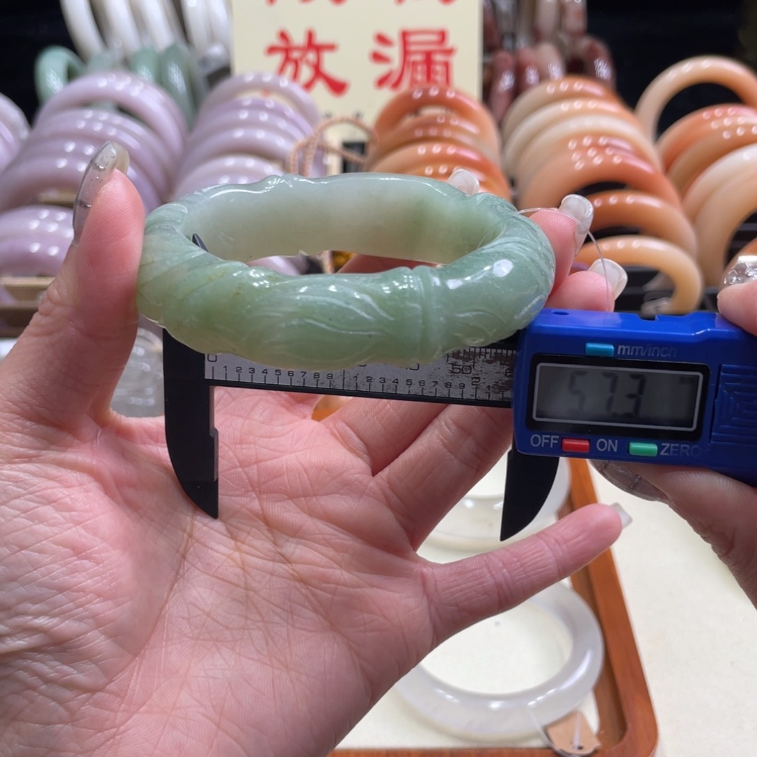 未镶嵌手镯石英质玉