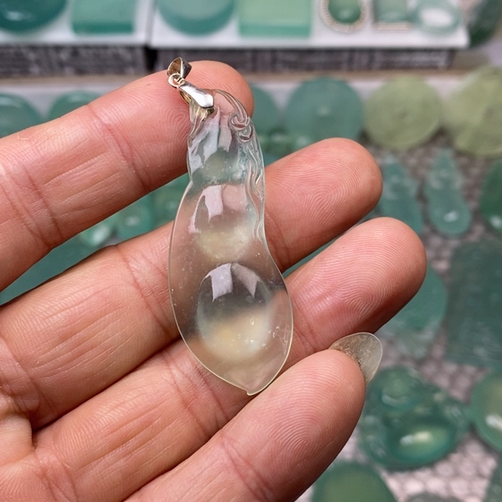 蛇纹石玉掉坠未镶嵌