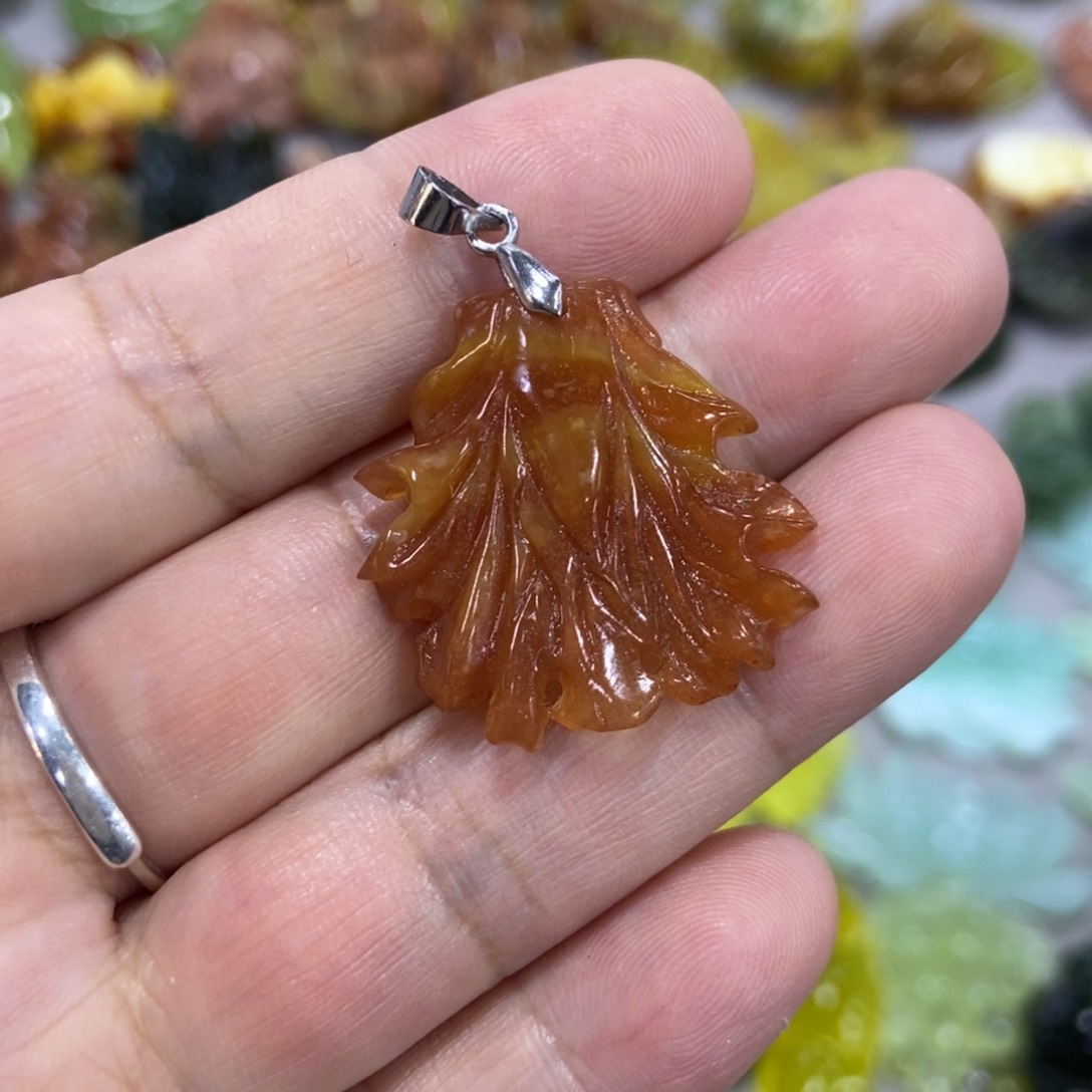 未镶嵌蛇纹石玉挂件