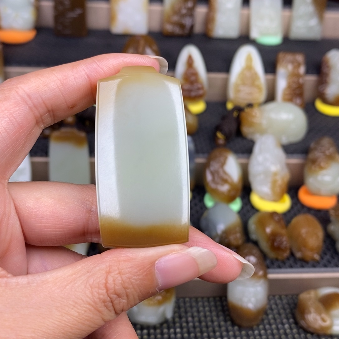 9***3和田玉未镶嵌颈饰