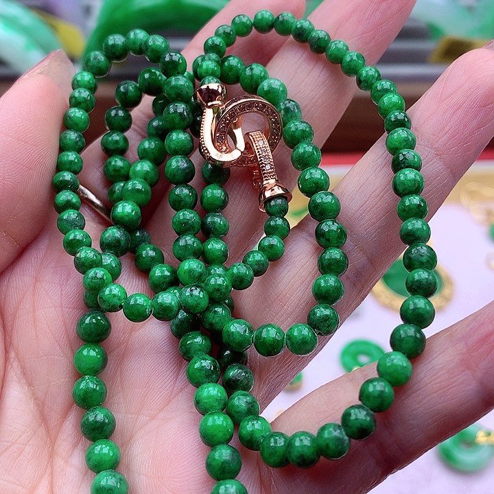 翡翠颈饰未镶嵌翡翠