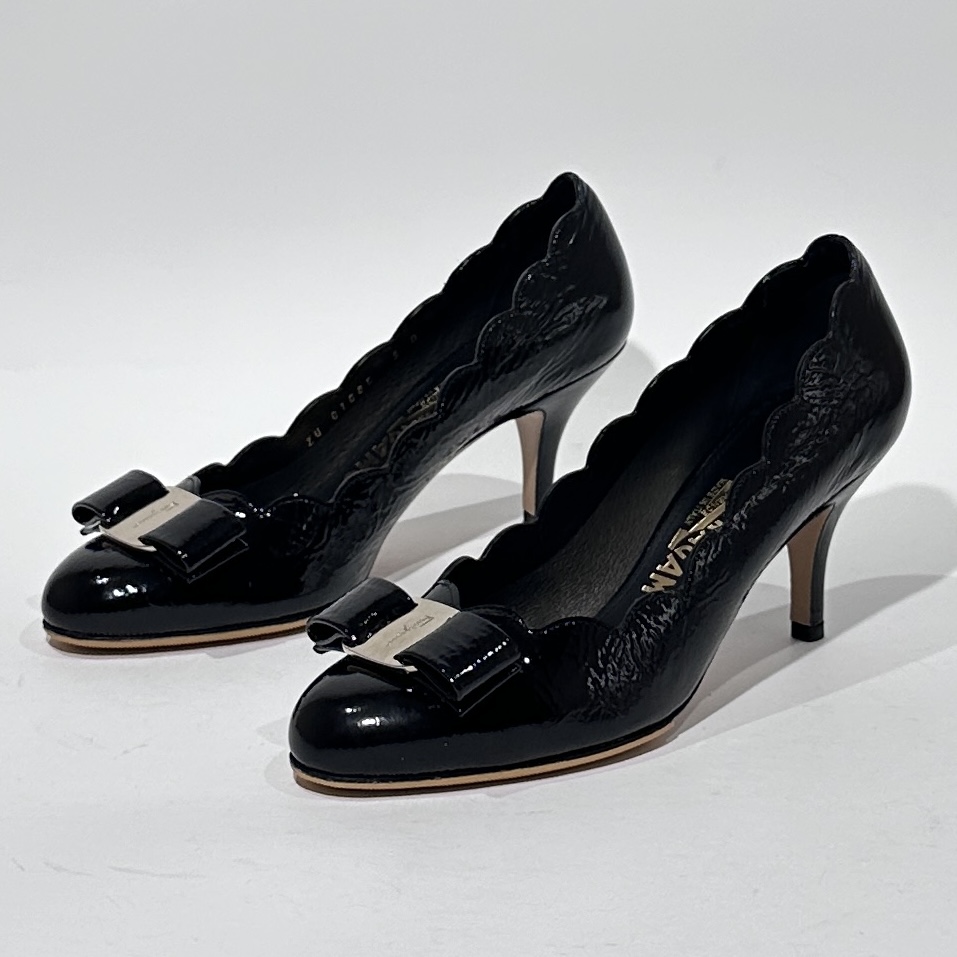 95新 FERRAGAMO/菲拉格慕 35.5码 黑色时尚高跟鞋/WX01556