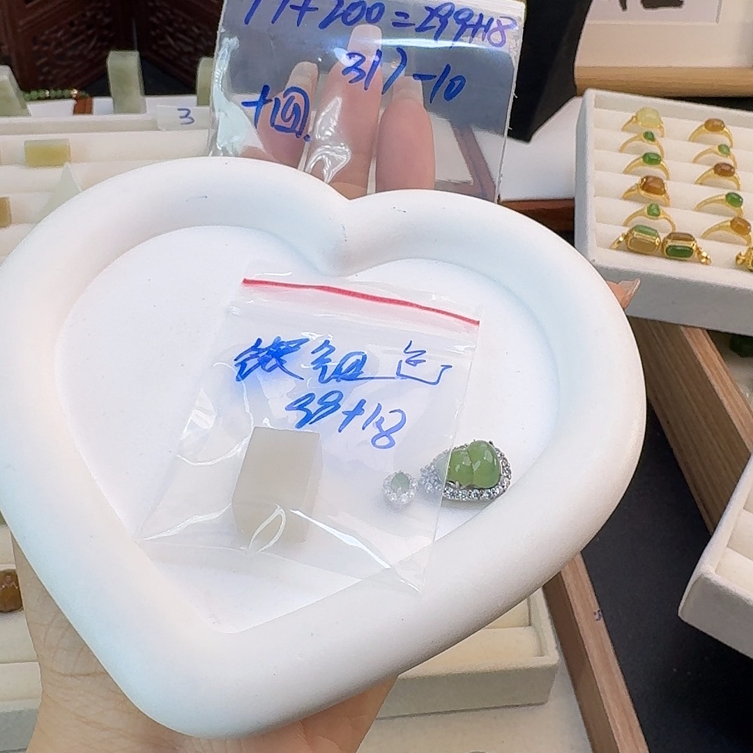 十***诗和田玉未镶嵌珠宝半成品