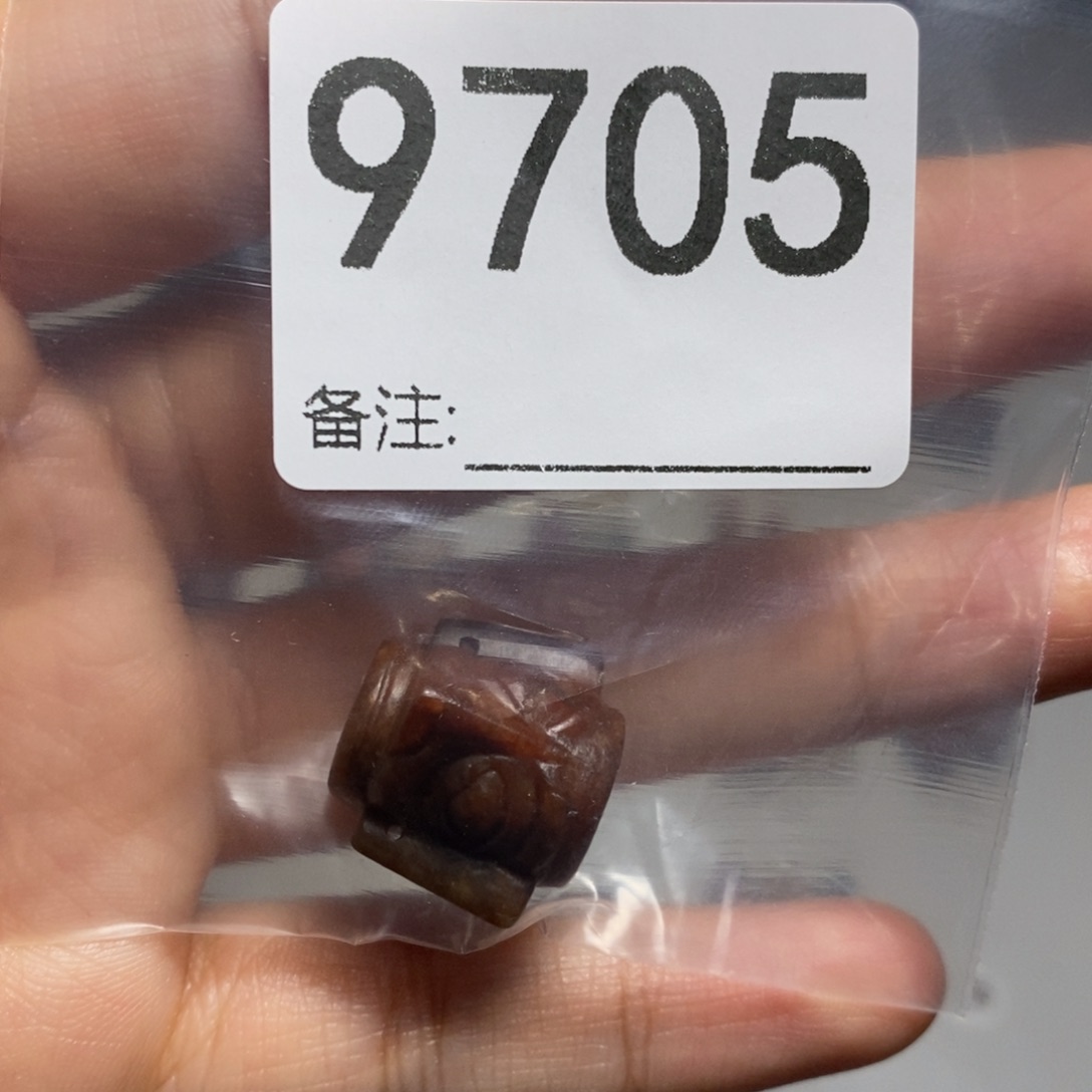 颈饰未镶嵌透闪石质玉甜*