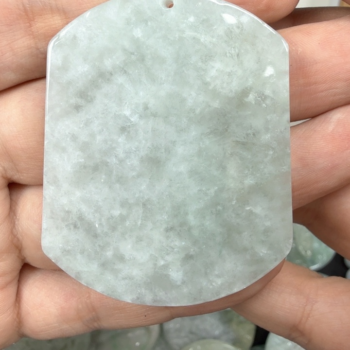 翡翠挂件未镶嵌翡翠