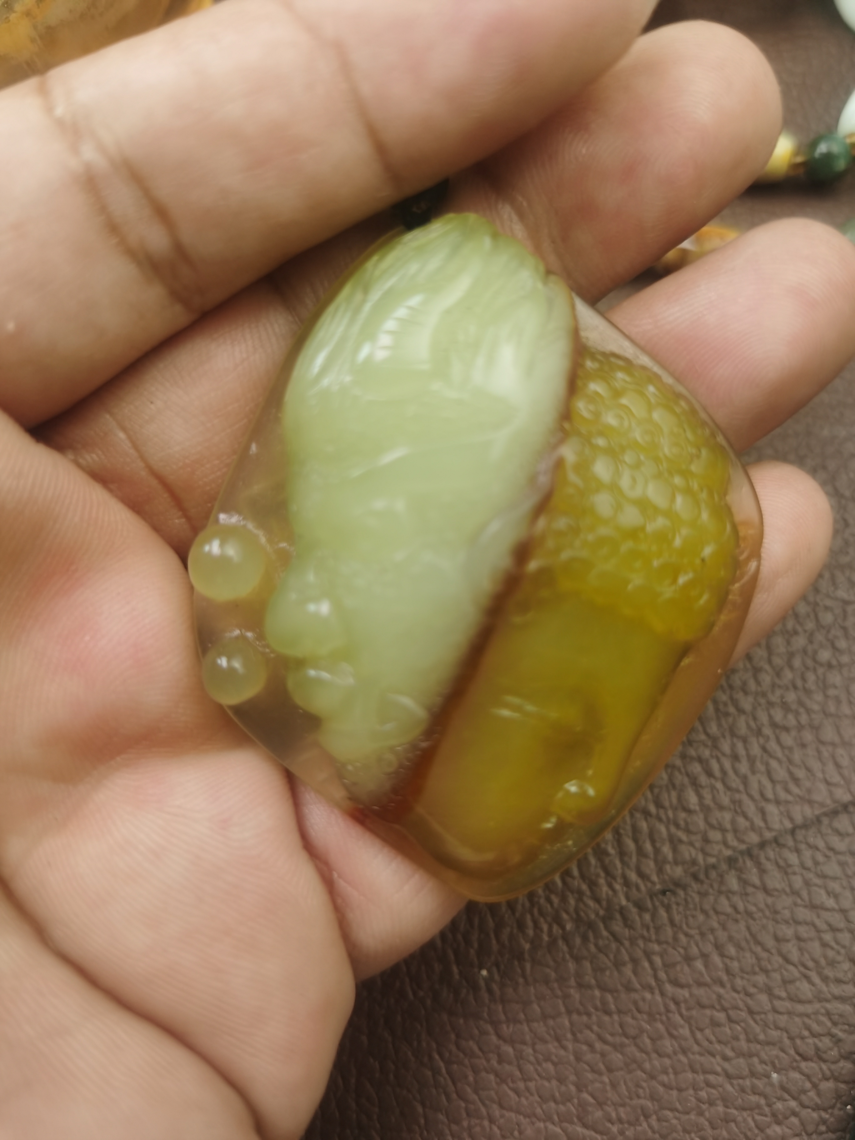 天然岫玉的花玉俏色巧雕佛魔挂件