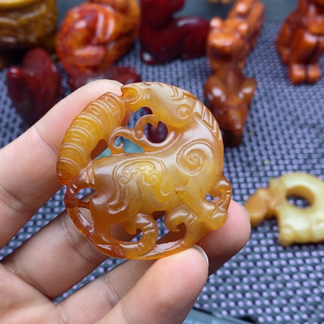 蛇纹石玉颈饰未镶嵌