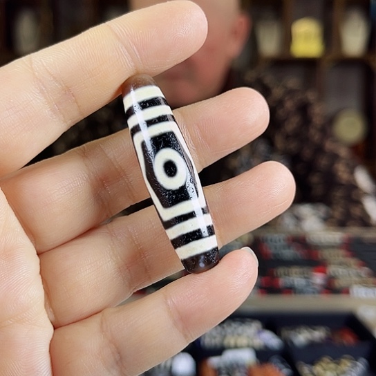 玛瑙/玉髓颈饰合金别****着