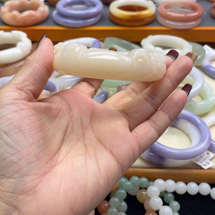 未镶嵌石英岩玉珠宝奇石莫**。