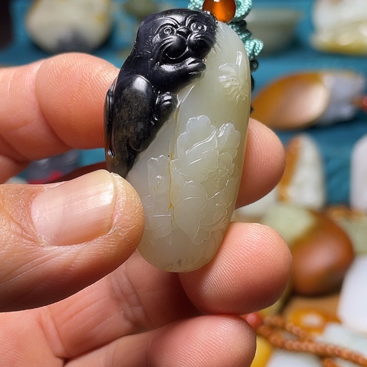 如***缘和田玉未镶嵌颈饰