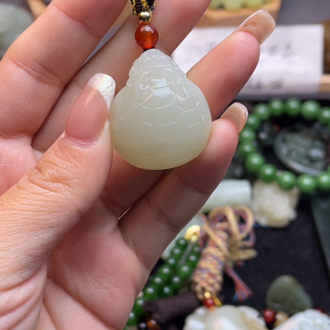 和田玉颈饰未镶嵌