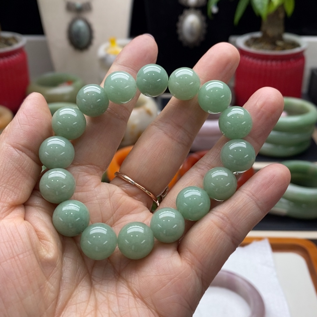 娜***乐石英质玉未镶嵌手镯