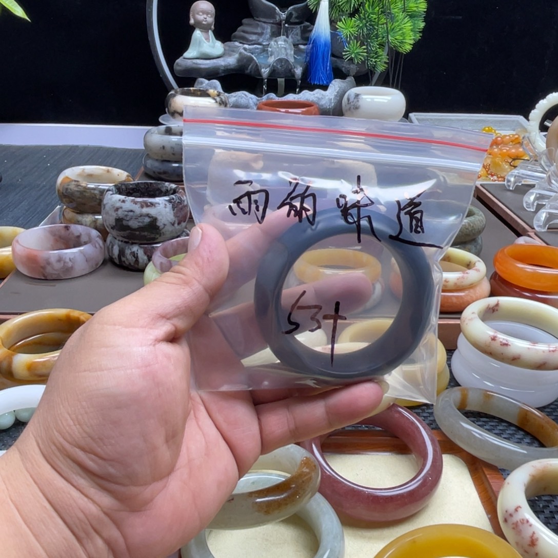 雨***道未镶嵌手镯石英质玉（佘太翠）