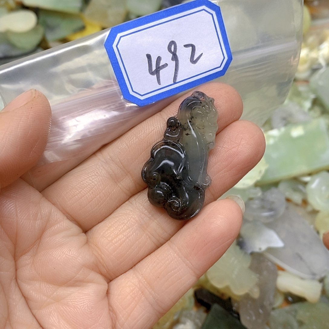 蛇纹石玉颈饰未镶嵌492