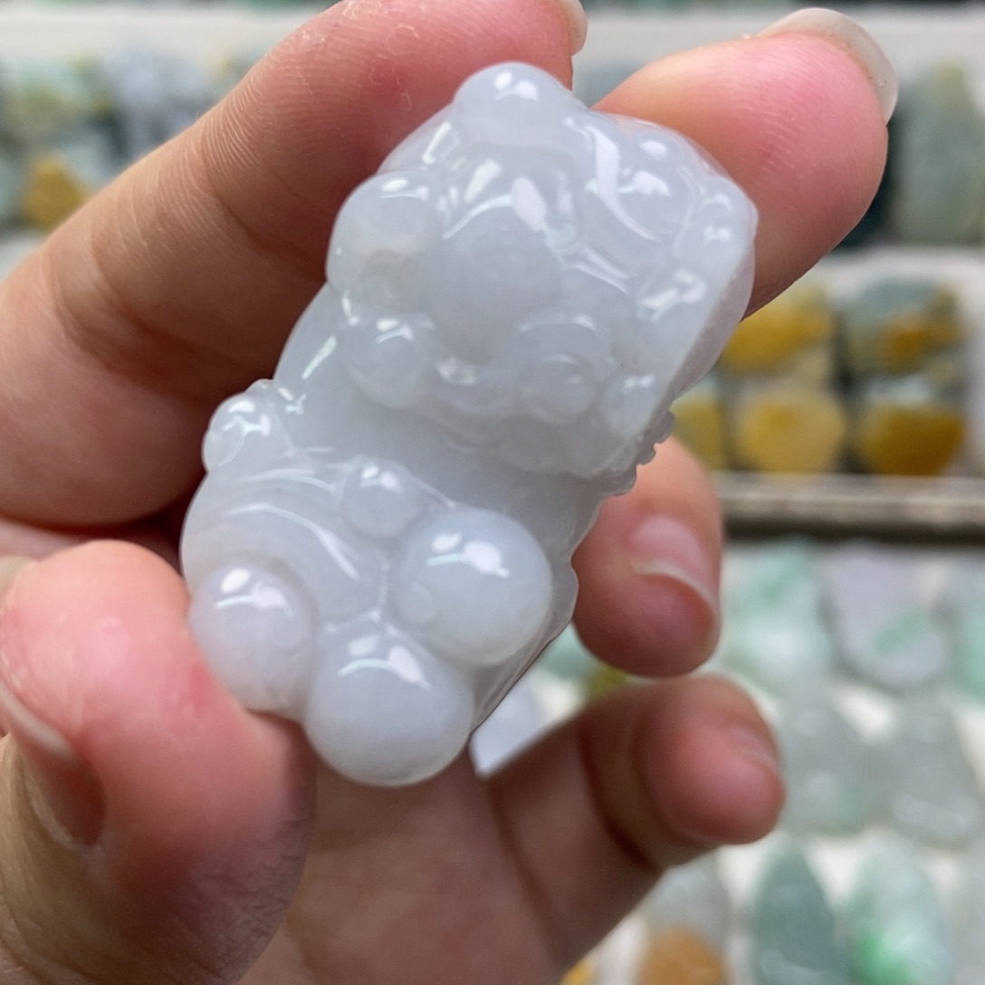 翡翠吊坠(赠链)未镶嵌