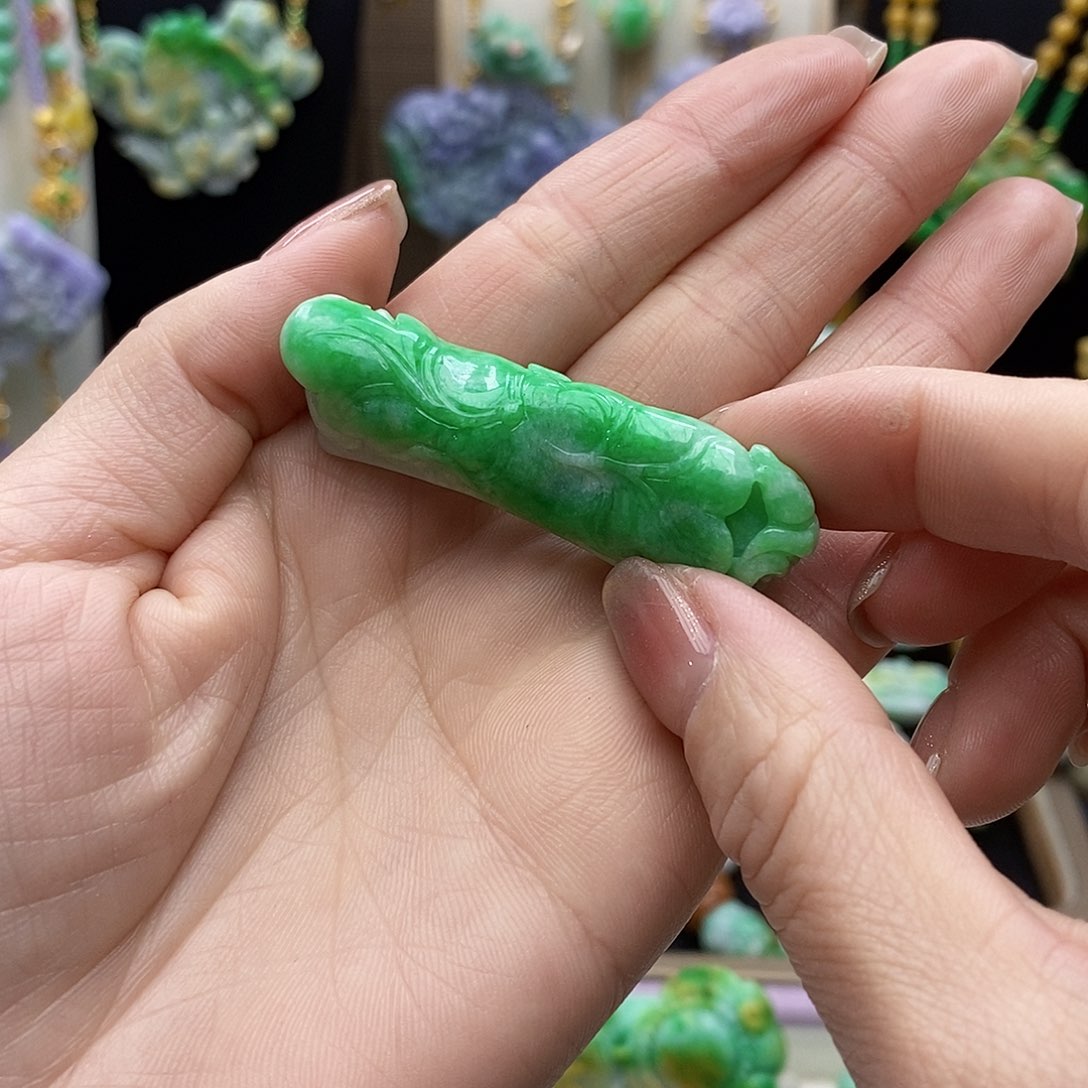 翡翠颈饰未镶嵌天然